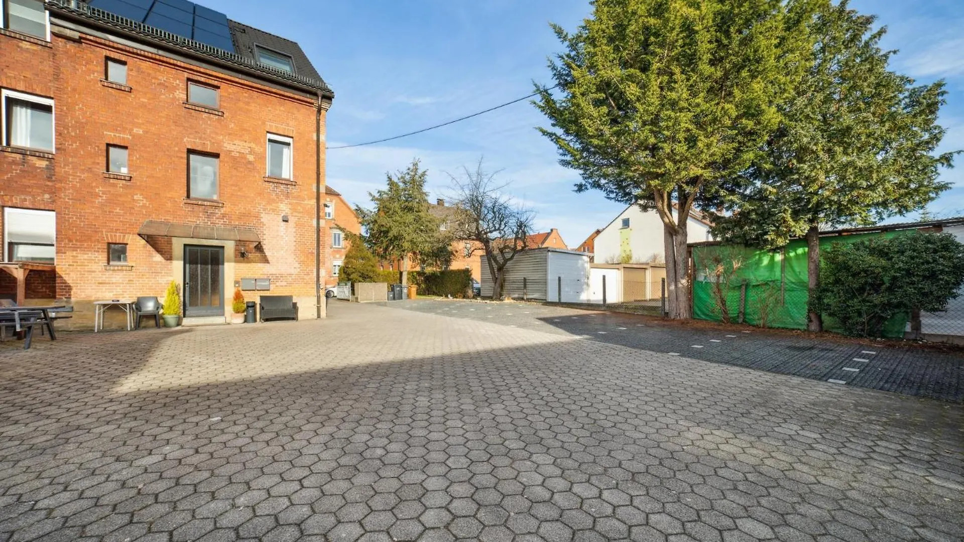 Sali Homes K39 Monte-Carlo -Spacious 6-Bedroom Apartment With Terrace And Garden Views In Bayreuth Ideal For Groups